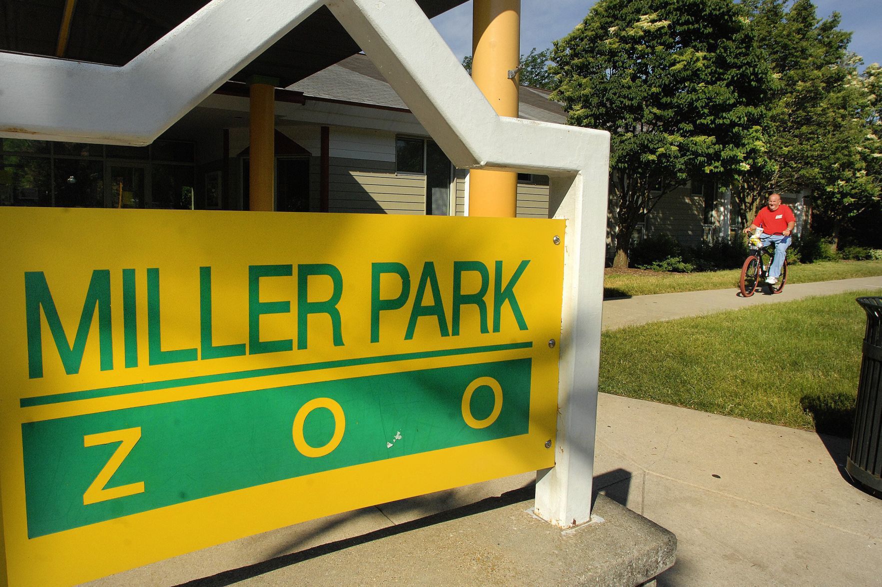 Volunteer at Miller Park Zoo